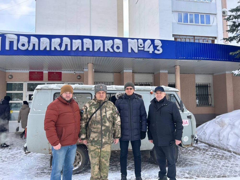 Сегодня коллектив нашей поликлиники сделал важное дело - передали автомобиль для бойцов СВО